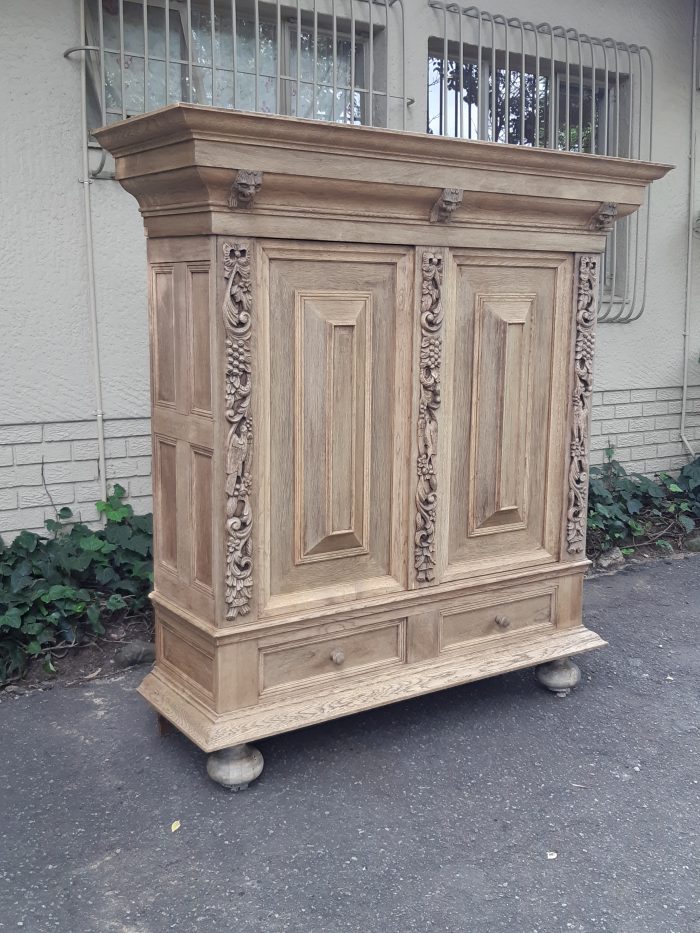 A Dutch Bleached / Natural Oak Kussekas/Cabinet Circa 1900 - Image 4