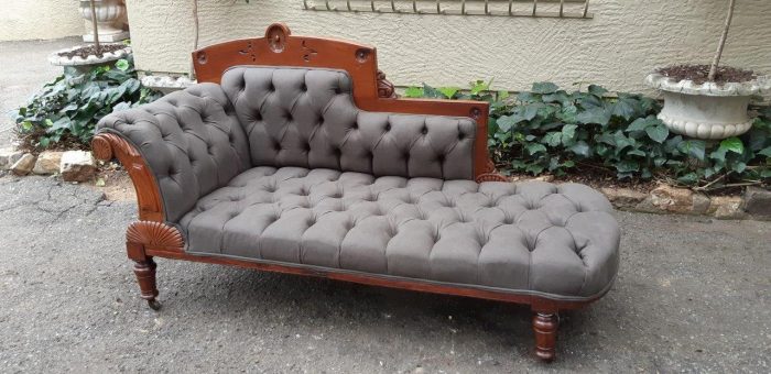 Victorian Eastlake Chaise Circa 1870/1890 (upholstered English linen deep buttoned upholstery) - Image 5