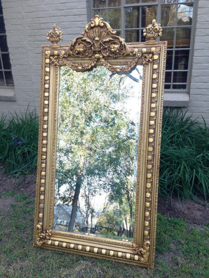 An Ornate Carved Painted Mirror - Image 3