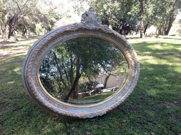 An Oval Ornate Bevelled Mirror - Image 3