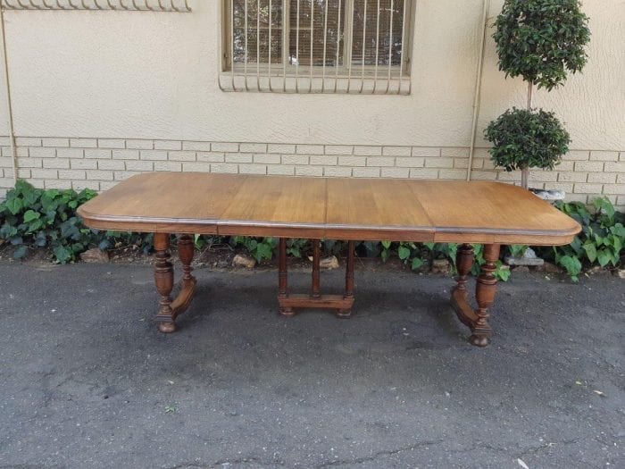 A Late 19th Century English Oak Extending Dining Table