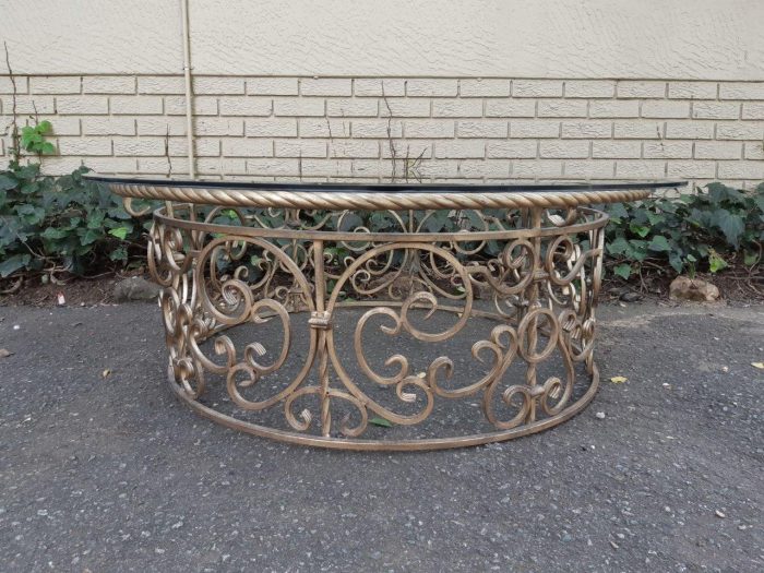 Round wrought iron coffee table with glass top with thick bevelled glass top - Image 2