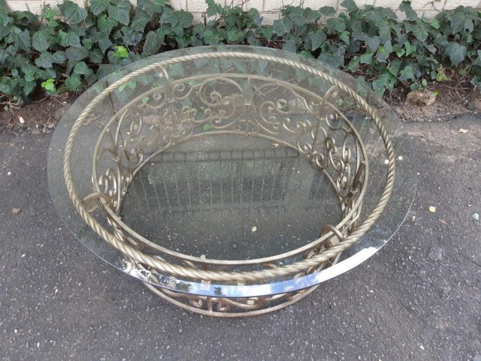 Round wrought iron coffee table with glass top with thick bevelled glass top - Image 5