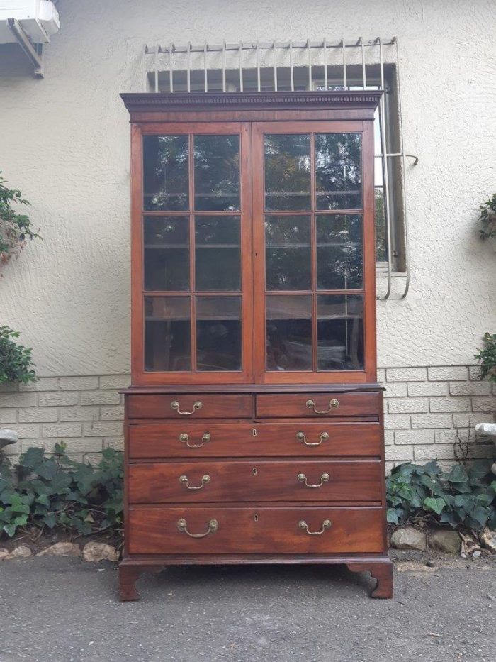 A Georgian Mahogany Bookcase on Chest with Slide-in Shelves & Original Brass Hardware on Bracket feet - Image 2