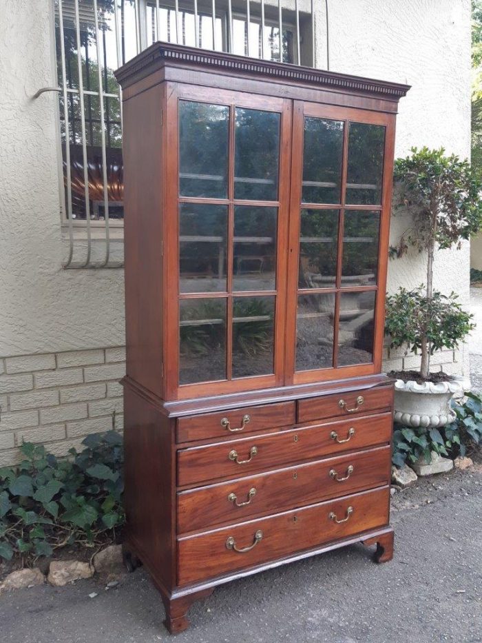 A Georgian Mahogany Bookcase on Chest with Slide-in Shelves & Original Brass Hardware on Bracket feet - Image 3