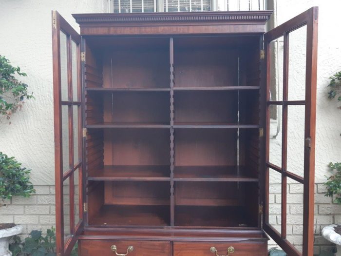 A Georgian Mahogany Bookcase on Chest with Slide-in Shelves & Original Brass Hardware on Bracket feet - Image 7