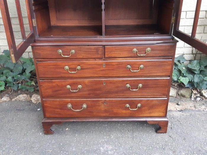 A Georgian Mahogany Bookcase on Chest with Slide-in Shelves & Original Brass Hardware on Bracket feet - Image 8