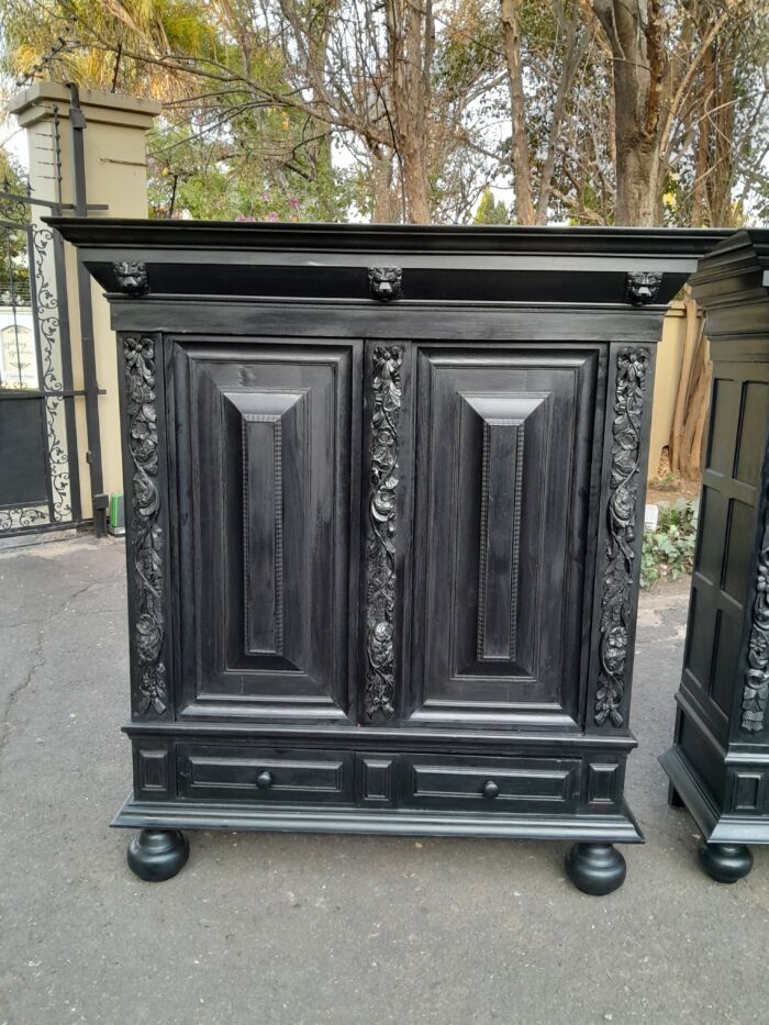 A Mid 20th Century Near Pair of Dutch Oak Kussenkasts On Bun Feet In a Contemporary Ebonised Finish (Useful for TV or storing Bedroom Pillows, Duvets, Towels etc) - Image 9