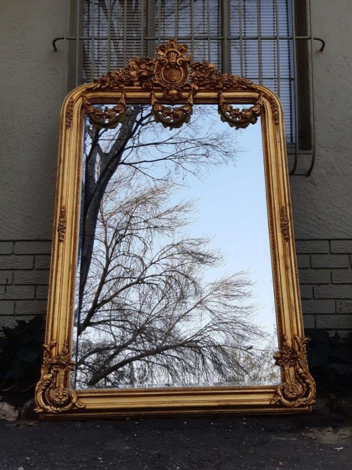 An Ornate and of Large Proportion Giltwood Bevelled Mirror - Image 3