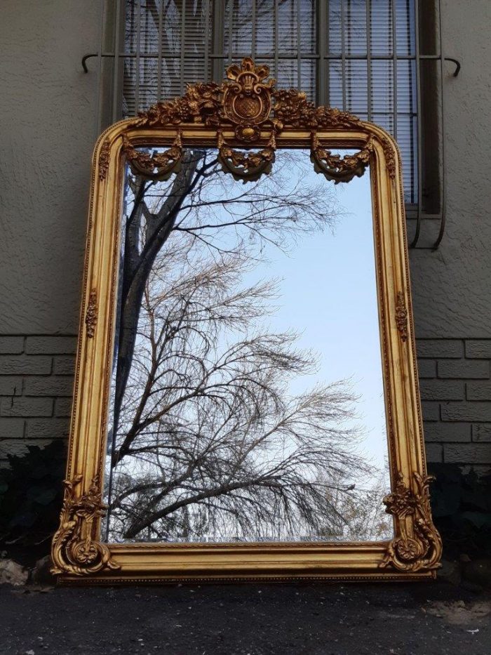 An Ornate and of Large Proportion Giltwood Bevelled Mirror - Image 4