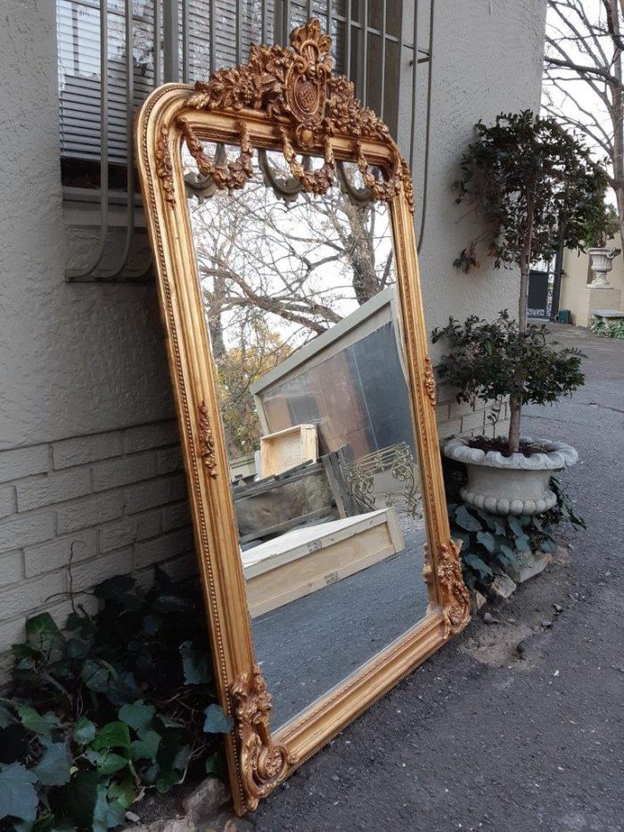 An Ornate and of Large Proportion Giltwood Bevelled Mirror - Image 5