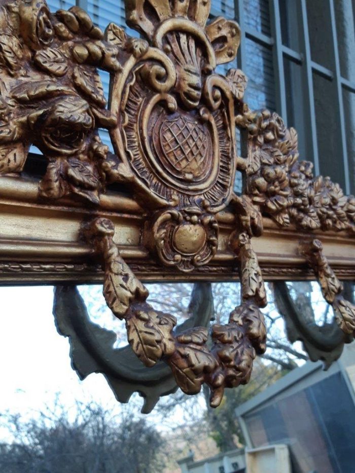 An Ornate and of Large Proportion Giltwood Bevelled Mirror - Image 9