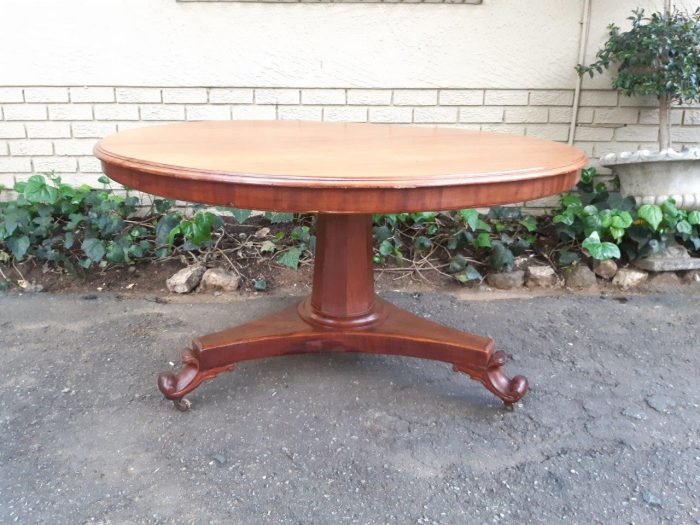 Victorian circular tilt-top table on castors (4 Seater) - Image 2