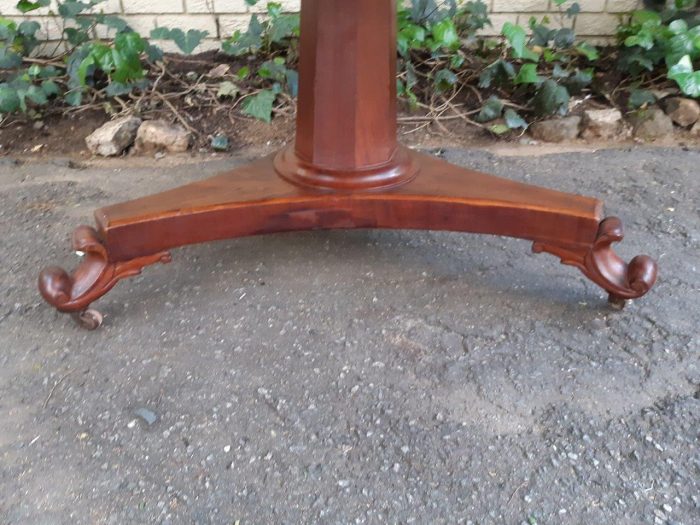 Victorian circular tilt-top table on castors (4 Seater) - Image 5