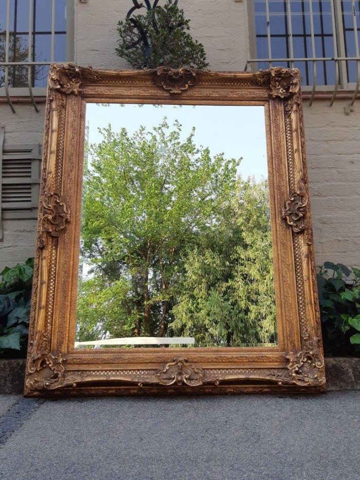 Large gilt-painted bevelled mirror - Image 3