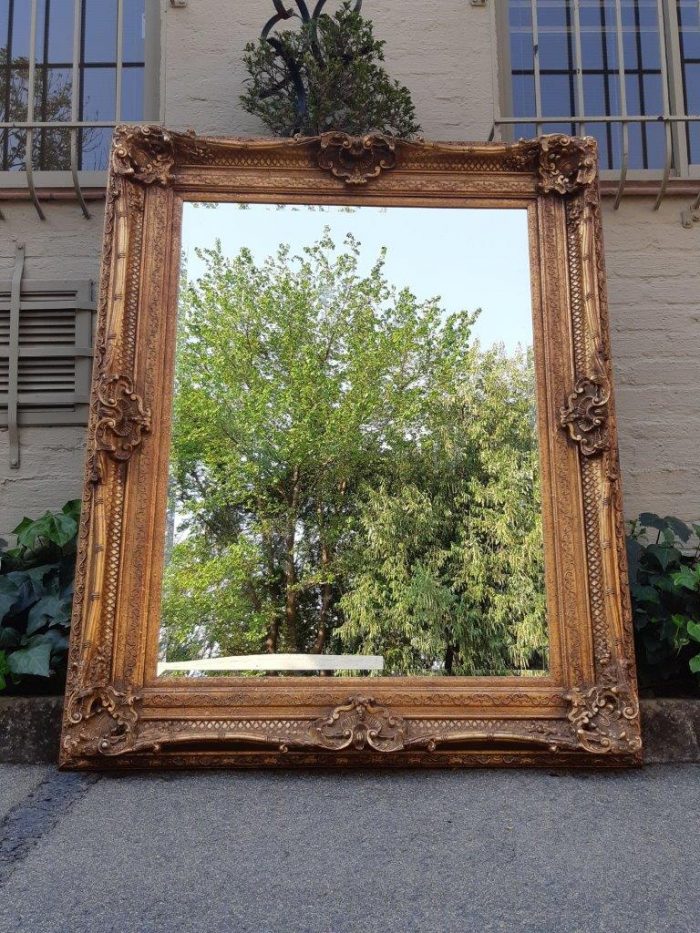 Large gilt-painted bevelled mirror - Image 4