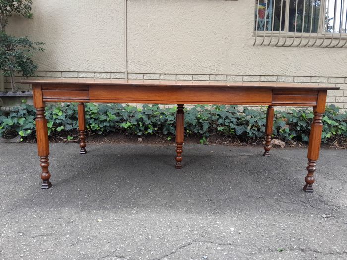 An Antique Edwardian Carved Oak Wood Dining Table (10 Seater) - Image 3