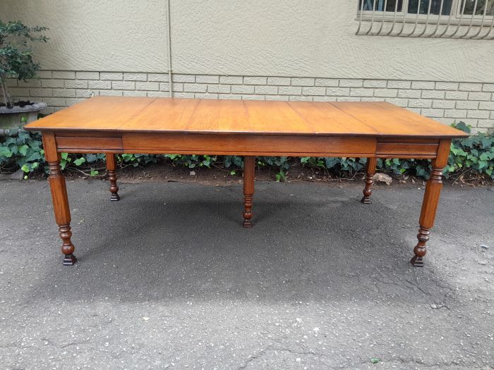 An Antique Edwardian Carved Oak Wood Dining Table (10 Seater)