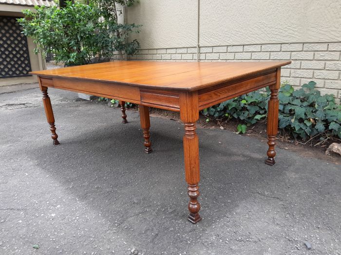 An Antique Edwardian Carved Oak Wood Dining Table (10 Seater) - Image 4