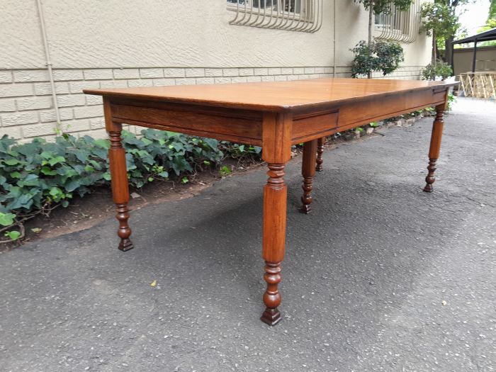 An Antique Edwardian Carved Oak Wood Dining Table (10 Seater) - Image 5