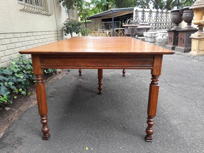 An Antique Edwardian Carved Oak Wood Dining Table (10 Seater) - Image 6