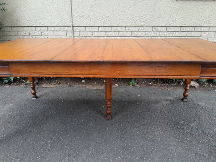 An Antique Edwardian Carved Oak Wood Dining Table (10 Seater) - Image 8