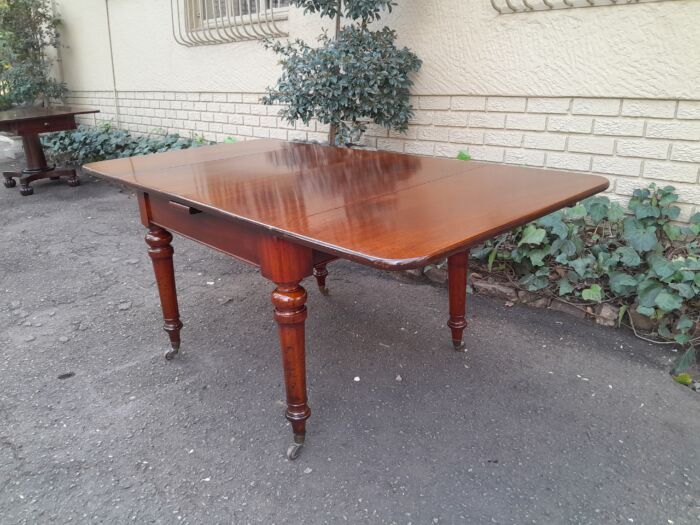 Victorian Mahogany Extension Table On Castors (8 Seater) - Image 5