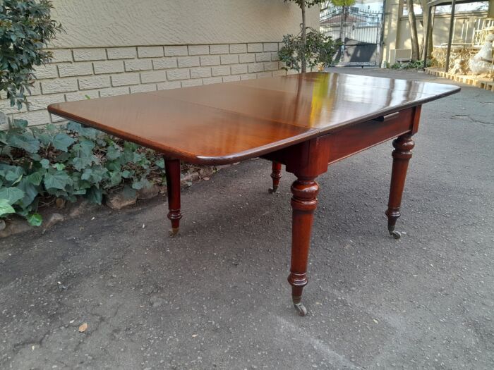 Victorian Mahogany Extension Table On Castors (8 Seater) - Image 6