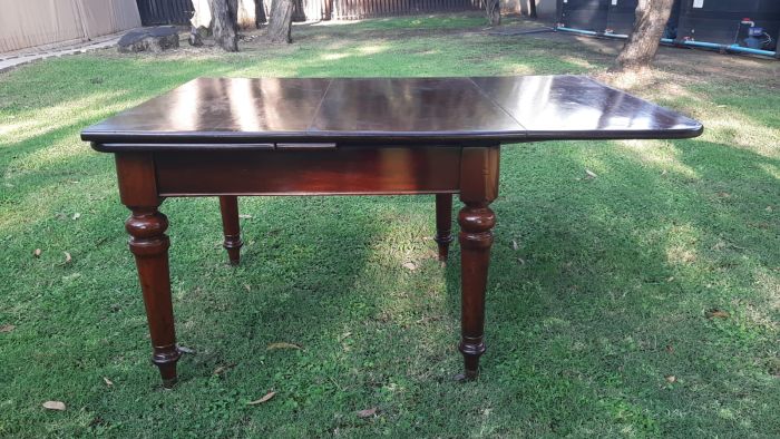 Victorian Mahogany Extension Table On Castors (8 Seater) - Image 17