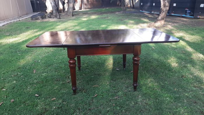 Victorian Mahogany Extension Table On Castors (8 Seater) - Image 19