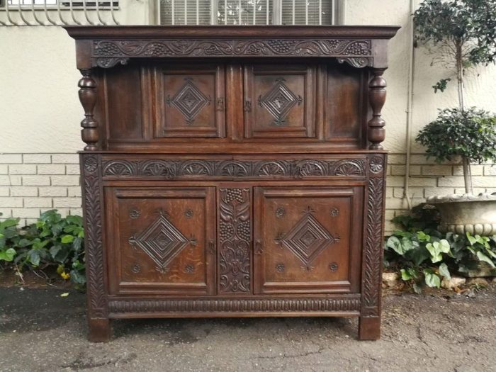 A Late 17th / Early 18th Century Oak Server / Court Cupboard (a sideboard used to store plates and platters) - Image 2