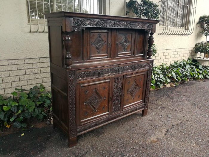 A Late 17th / Early 18th Century Oak Server / Court Cupboard (a sideboard used to store plates and platters) - Image 4