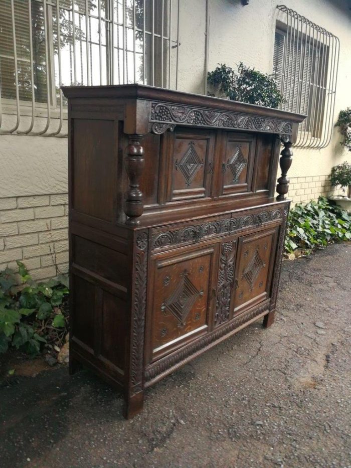 A Late 17th / Early 18th Century Oak Server / Court Cupboard (a sideboard used to store plates and platters) - Image 5