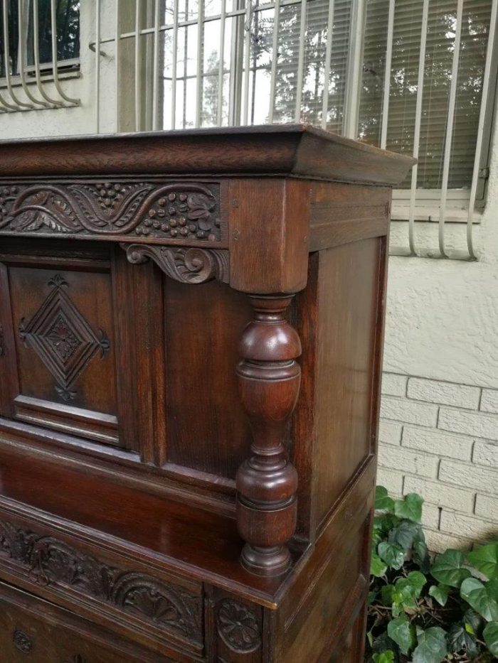 A Late 17th / Early 18th Century Oak Server / Court Cupboard (a sideboard used to store plates and platters) - Image 8