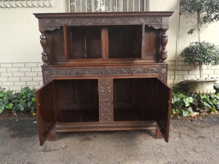 A Late 17th / Early 18th Century Oak Server / Court Cupboard (a sideboard used to store plates and platters) - Image 10