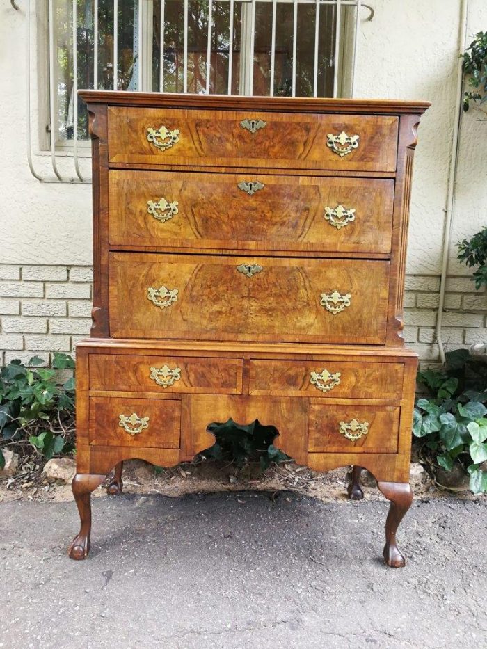 Georgian Walnut Chest-On-Chest