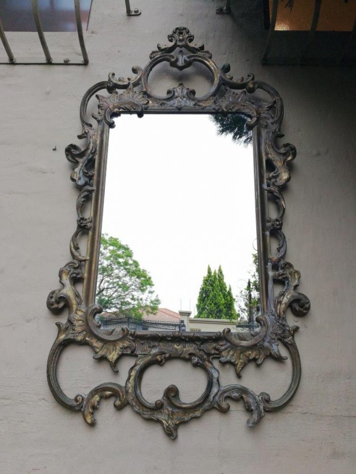 A Giltwood carved Wooden Mirror