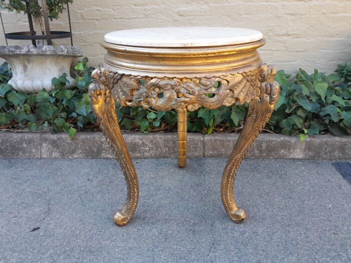 An Early 20th Century Carved and hand-gilded with gold leaf table with Marble Top - Image 3