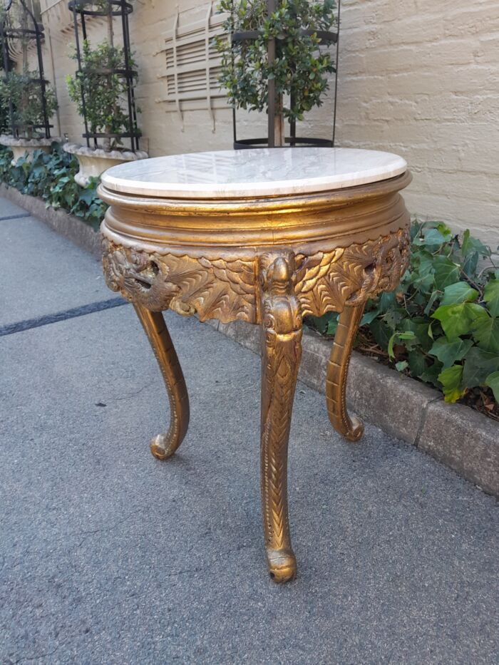 An Early 20th Century Carved and hand-gilded with gold leaf table with Marble Top - Image 5