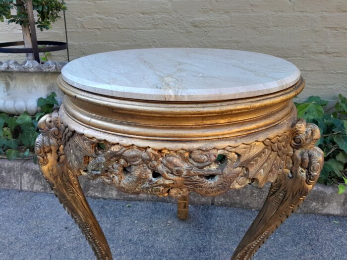 An Early 20th Century Carved and hand-gilded with gold leaf table with Marble Top - Image 7