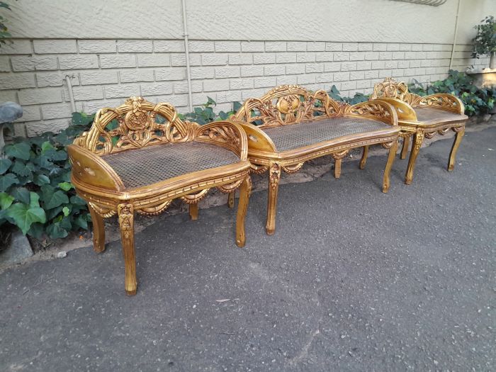 A French Style Set Of Carved and Hand-Gilded Rattan Settee With Two Chairs - Image 4