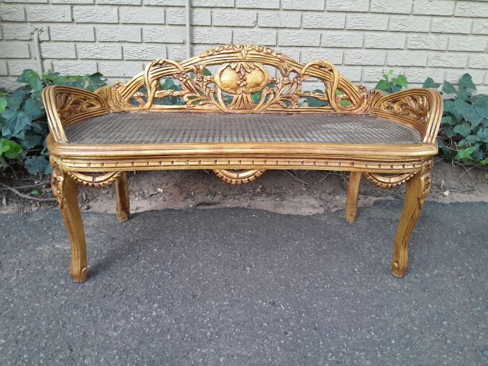 A French Style Set Of Carved and Hand-Gilded Rattan Settee With Two Chairs - Image 5