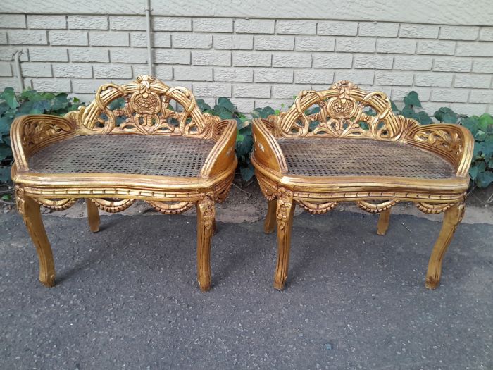 A French Style Set Of Carved and Hand-Gilded Rattan Settee With Two Chairs - Image 8