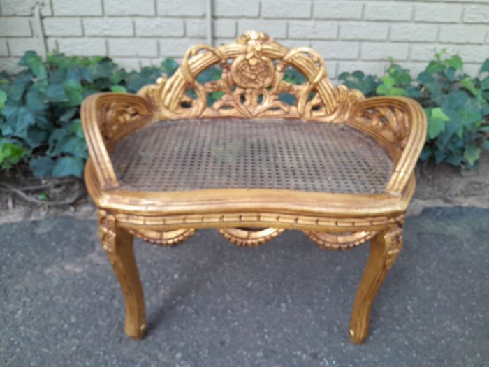 A French Style Set Of Carved and Hand-Gilded Rattan Settee With Two Chairs - Image 9