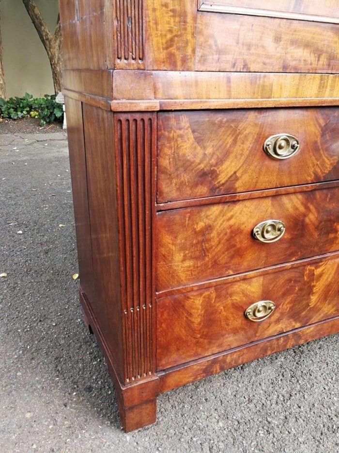 A Late Georgian Linen Press in Flame Mahogany with a Gallery Ornate Crown Circa 1780s - Image 4