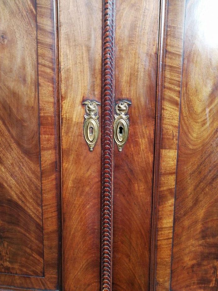 A Late Georgian Linen Press in Flame Mahogany with a Gallery Ornate Crown Circa 1780s - Image 6