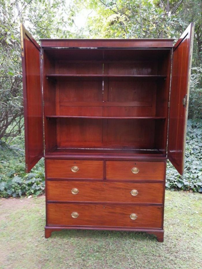 A Victorian mahogany linen press - Image 6