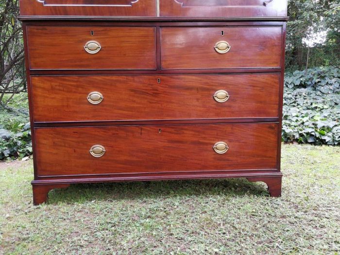 A Victorian mahogany linen press - Image 7