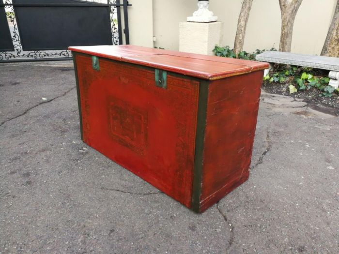 A Chinese Decorative Chest - Image 4