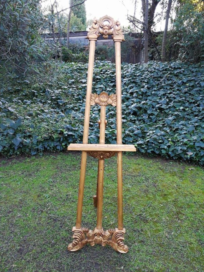 A Carved And Parcel-Gilt Wooden Easel